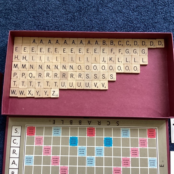 Vintage Scrabble Game -- 1976 -- Selchow and Richter - Picture 8 of 10